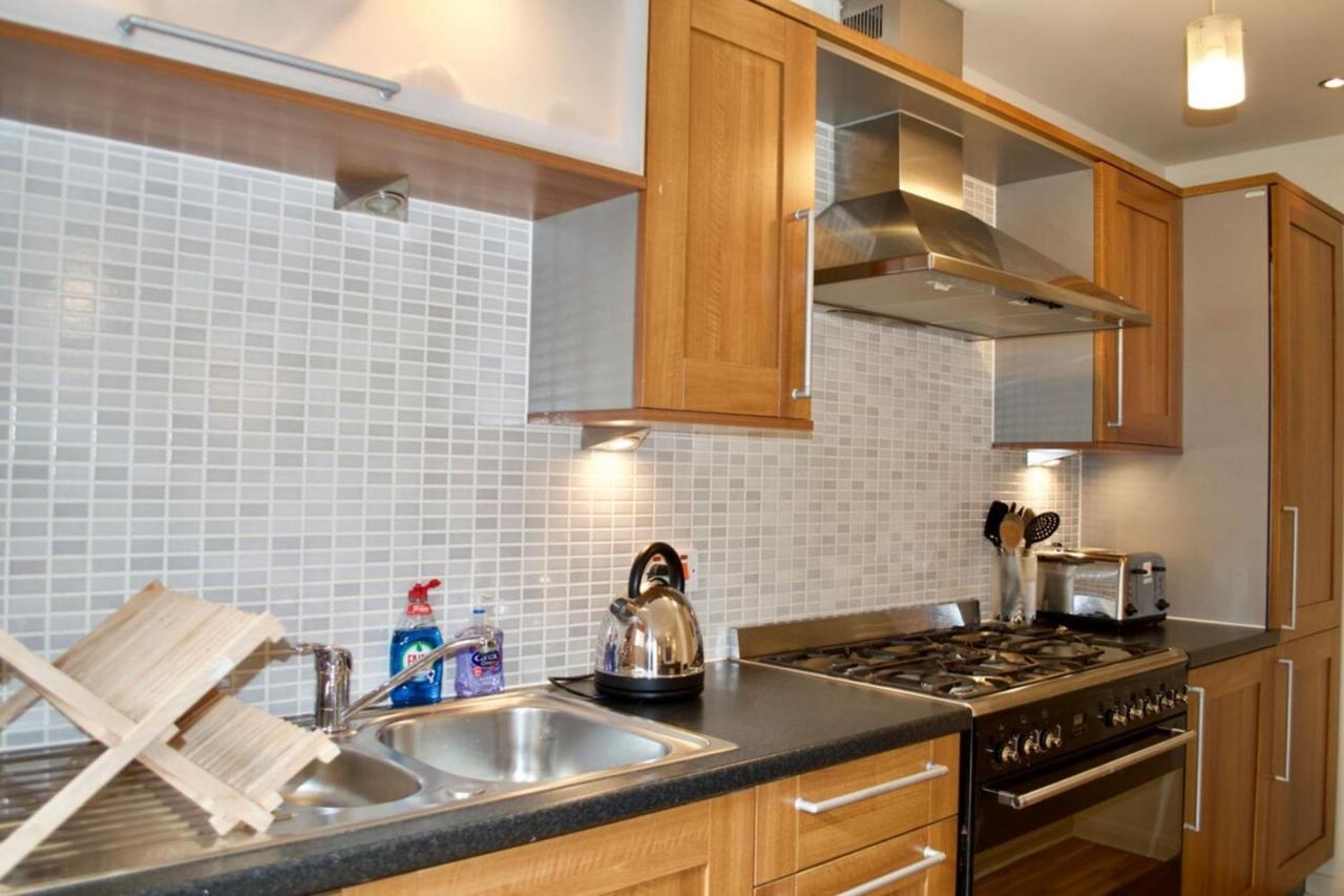 Modern 2 Bedroom City Centre Flat Единбург Екстериор снимка